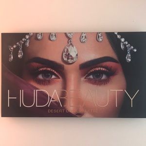 Huda Beauty Desert Dusk palette